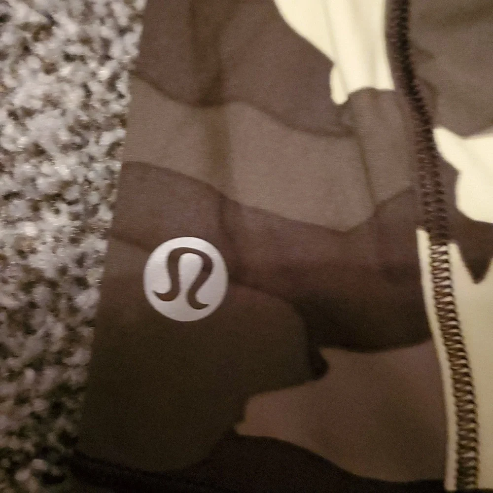 #117 Lululemon camo tank t134